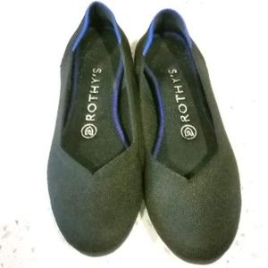 Solid Black Rothy's